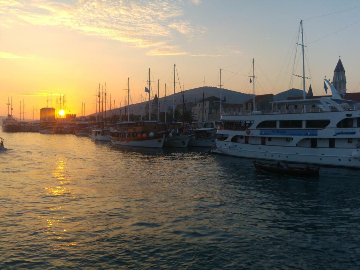 Holiday Home Ruzmarin Trogir Ngoại thất bức ảnh